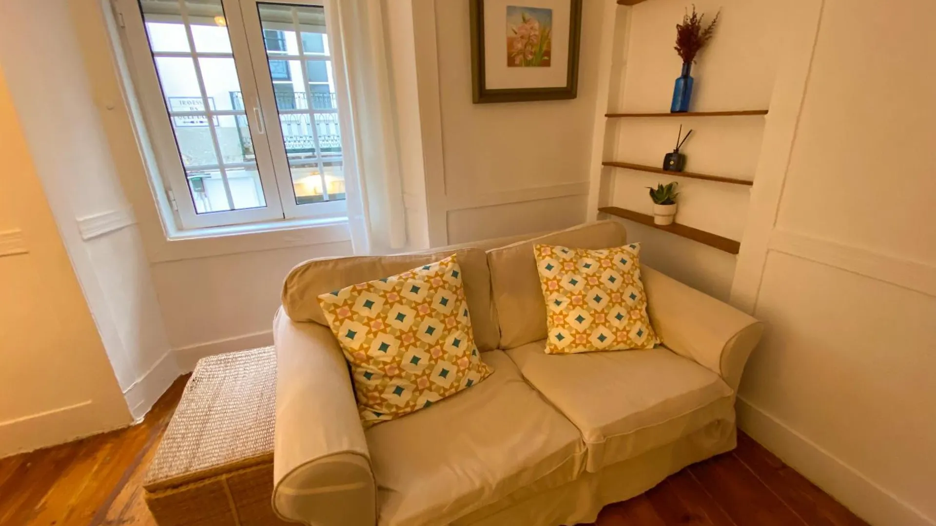 Charming Bairro Alto 2-Bedroom Escape Lisbon