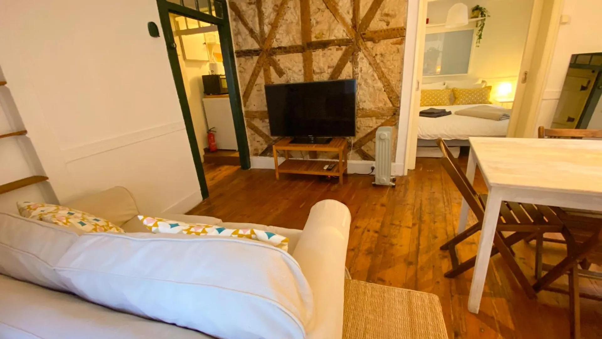 Charming Bairro Alto 2-Bedroom Escape Lisbon