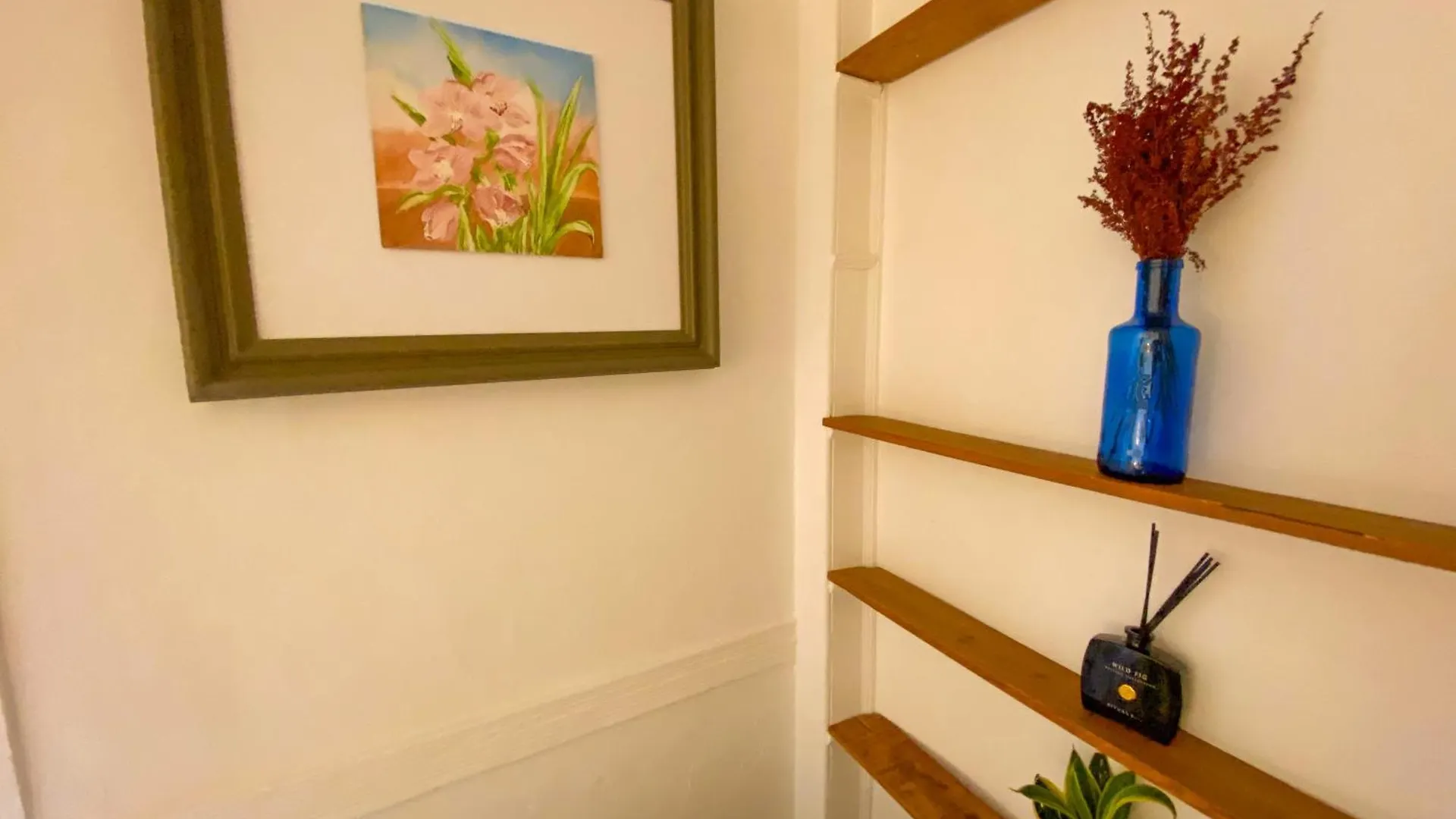 Charming Bairro Alto 2-Bedroom Escape Лиссабон