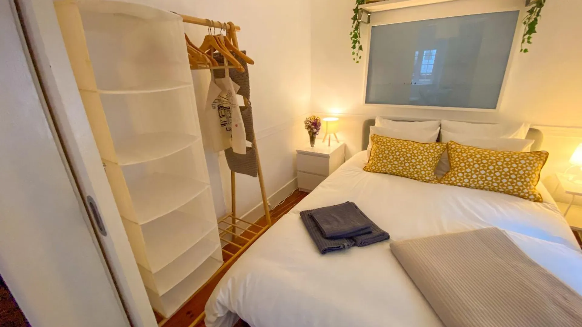 Charming Bairro Alto 2-Bedroom Escape Лиссабон 0*,
